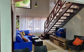Apartamento com varanda em frente a Praia de Maresias